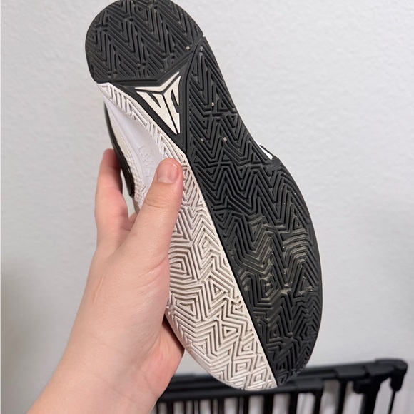 Nike White and Black ja morant - Picture 4 of 9